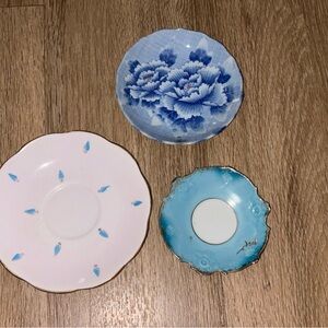 Variety of 3 different vintage saucers box Am